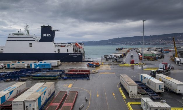 Porto di Trieste, la Formula 1 lascia lo scalo a causa dello sciopero