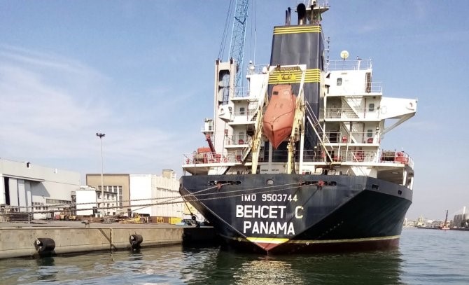 Venezia, Guardia costiera ferma cargo Behcet C