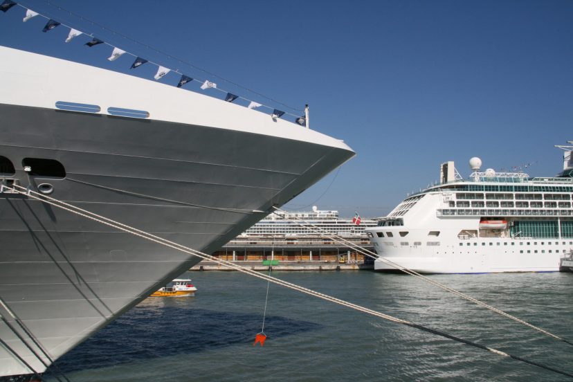 Crociere e container a Venezia: 11 proposte all’Authority per l’ormeggio fuori laguna