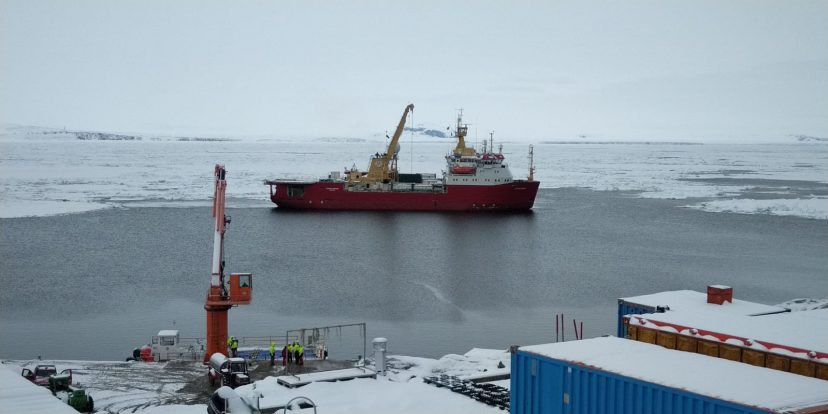 La Laura Bassi in navigazione verso l’Antartide