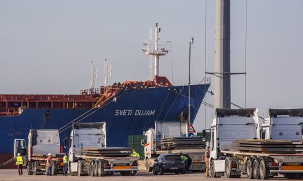 Crisi Ucraina, chiuso il porto di Mariupol: stop alle navi attese a Monfalcone