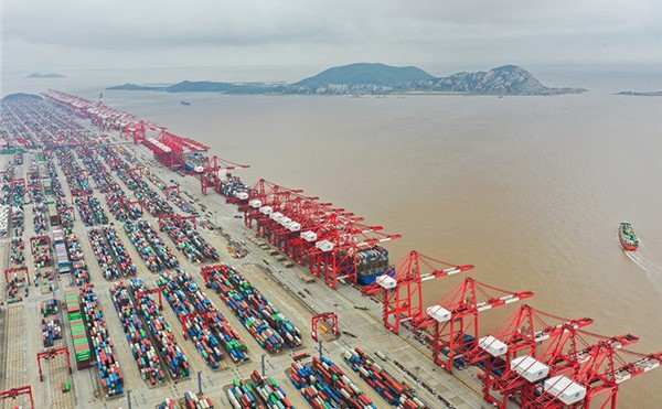 Cina, traffico container in crescita (+2,4%) nonostante congestione porti
