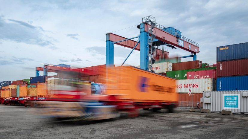 HHLA, porto di Amburgo: test per attrezzature logistiche a idrogeno