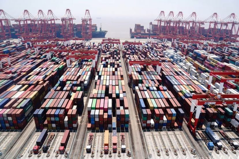 Il porto di Shanghai torna, quasi, alla normalità: restano timori per conseguenze congestione