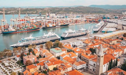 Porto di Capodistria, 4 navi da crociera sulla stessa banchina<h2 class='anw-subtitle'>Piccolo record per lo scalo sloveno, che si appresta a chiudere la stagione con 65 toccate e 80mila passeggeri</h2>