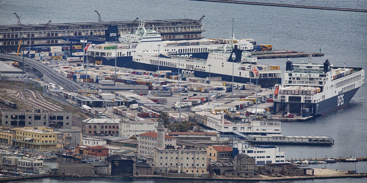 Porto di Trieste da record in tutti i settori nel 2022<h2 class='anw-subtitle'>In crescita volumi totali (+4%), container (+16%) e Ro-Ro (+5%). Assieme a Monfalcone, superati i 530mila passeggeri</h2>