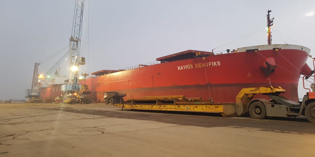 Monfalcone, un altro record in banchina<h2 class='anw-subtitle'>Ormeggiata da stamattina la Navios Beaufiks, portarinfuse da quasi 290 metri: la più grande mai attraccata al porto</h2>