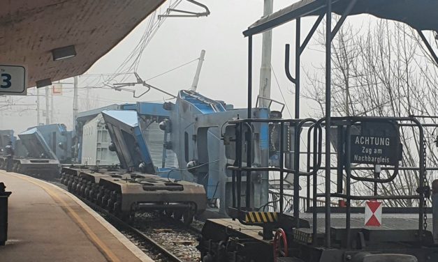 Slovenia, deraglia trasformatore da 300 tonnellate: un ferito grave<h2 class='anw-subtitle'>Inizierà la prossima settimana l’intervento per rimuovere il carico speciale che aveva bloccato per alcune ore la linea ferroviaria</h2>