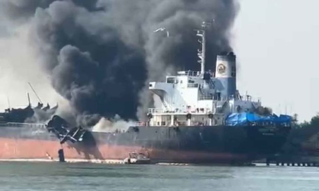 Thailandia, esplode petroliera: un morto e otto dispersi