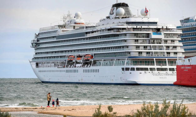 Australia, 800 crocieristi bloccati in nave a causa dei parassiti sullo scafo