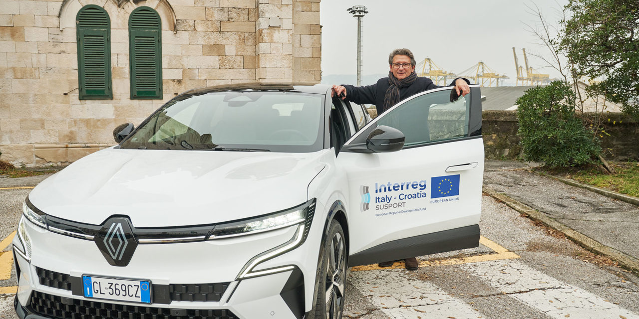 Porto di Trieste sempre più “elettrico”: stazioni di ricarica e automobili<h2 class='anw-subtitle'>Consegnati due nuovi veicoli all'Authority, che a breve realizzerà infrastrutture per trattori e reach stacker</h2>