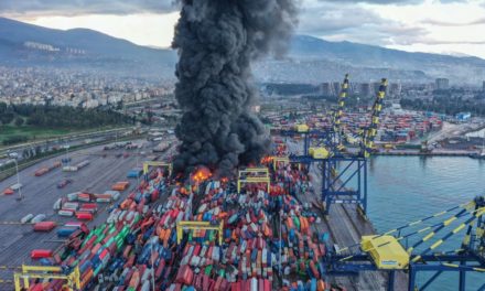 Spento l’incendio al porto turco di Iskenderun (video)<h2 class='anw-subtitle'>La notizia confermata dal ministero della Difesa dopo il terremoto che ha colpito Turchia e Siria</h2>