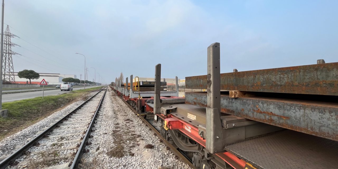 Bramme da Monfalcone a Porto Nogaro: bando a Inter-rail<h2 class='anw-subtitle'>Assegnato all'operatore friulano il trasporto di acciaio tra i due scali: in questi anni tolti dalle strade migliaia di camion</h2>