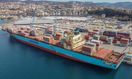 Trieste, Piattaforma logistica passa l’esame della nave record<h2 class='anw-subtitle'>Soddisfazione in casa HHLA Plt Italy per la gestione della nave Maersk con 1341 movimenti in meno di tre giorni</h2>