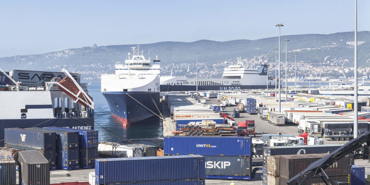 Porto di Trieste: Authority perfeziona accesso camion destinati al Ro-Ro<h2 class='anw-subtitle'>Emessa un'ordinanza relativa alla “aree buffer”: il ruolo di PTS nella soluzione del problema delle congestioni sulla viabilità cittadina</h2>