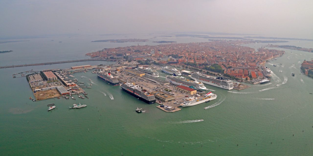 Venezia, progetto escavo canale Vittorio Emanuele: aggiudicato appalto<h2 class='anw-subtitle'>Il contratto prevede anche lo studio di impatto ambientale per la via d'accesso alla Stazione marittima</h2>