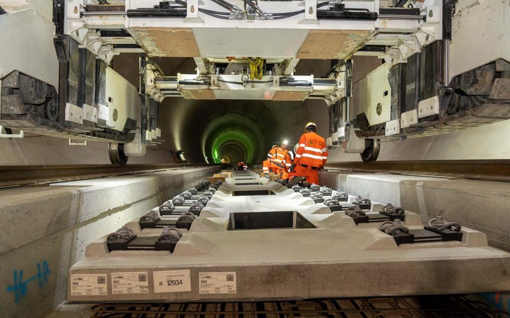 Austria, Tunnel del Koralm: ieri il primo treno<h2 class='anw-subtitle'>Un convoglio passeggeri ha attraversato la nuova struttura lungo la linea ferroviaria Meridionale tra Vienna e Villaco</h2>