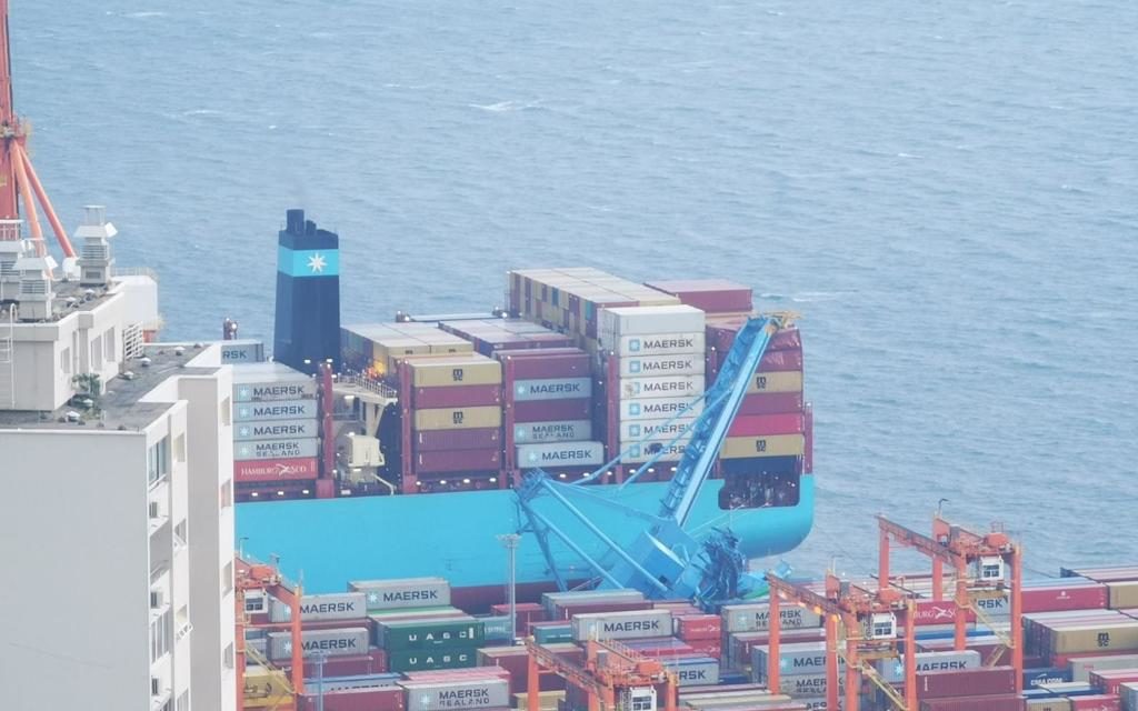 Porto di Fiume, iniziata rimozione della gru caduta per il vento<h2 class='anw-subtitle'>Entro due anni il terminal container di Brajdica avrà due nuove Panamax</h2>