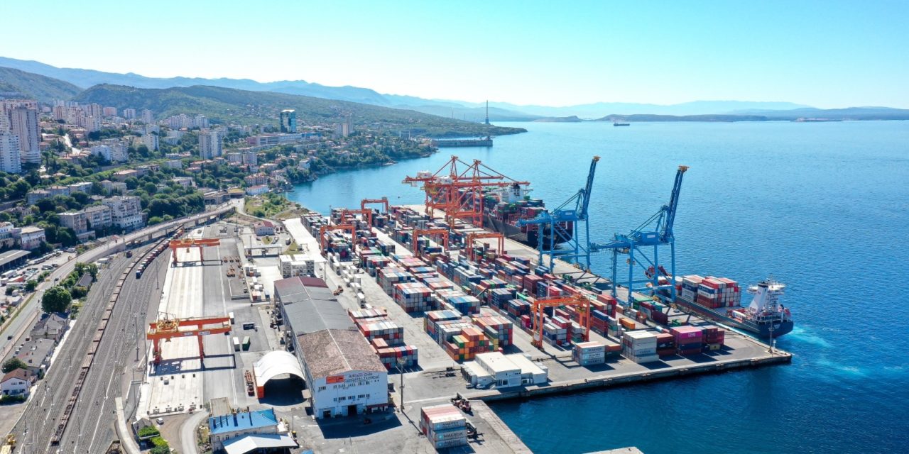 Porto di Fiume, container in crescita nei primi nove mesi del 2024<h2 class='anw-subtitle'>Sostanzialmente invariate le tonnellate di merce movimentate dallo scalo croato tra gennaio e settembre</h2>