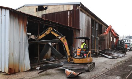 Trieste, via alla demolizioni per il futuro Parco del mare<h2 class='anw-subtitle'>Ruspe a Porto Lido, nelle aree dell'ex cantiere navale Cartubi</h2>