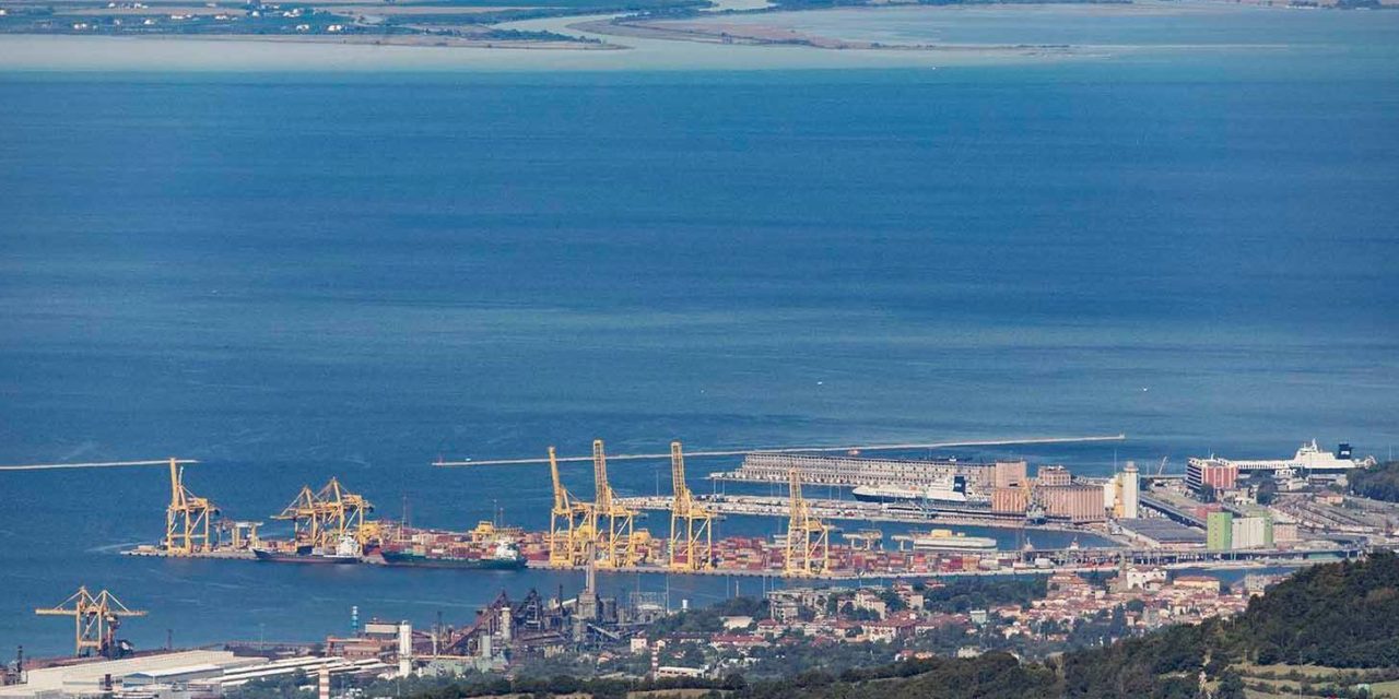 Porto di Trieste, traffici in calo ma sostanziale tenuta: segnali di ripresa in ottobre<h2 class='anw-subtitle'>Primi 10 mesi del 2023: cresce lo scalo di Monfalcone, crociere da record (+9,71%) e treni già oltre quota 10.500</h2>