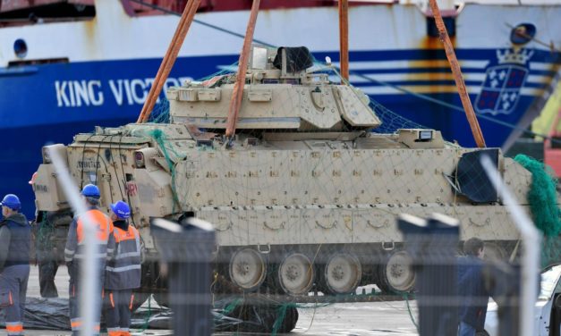 Al porto di Fiume i veicoli militari dagli USA<h2 class='anw-subtitle'>Saranno sottoposti ad un completo refitting e destinati a rafforzare la sicurezza NATO</h2>