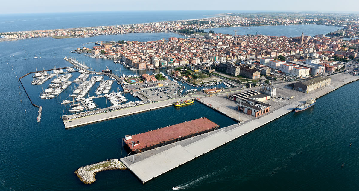Via libera al cantiere Cimolai nel porto di Chioggia<h2 class='anw-subtitle'>L'Authority autorizza l'occupazione dell'area per la costruzione e l’imbarco di due gru destinate alla Fincantieri di Monfalcone</h2>