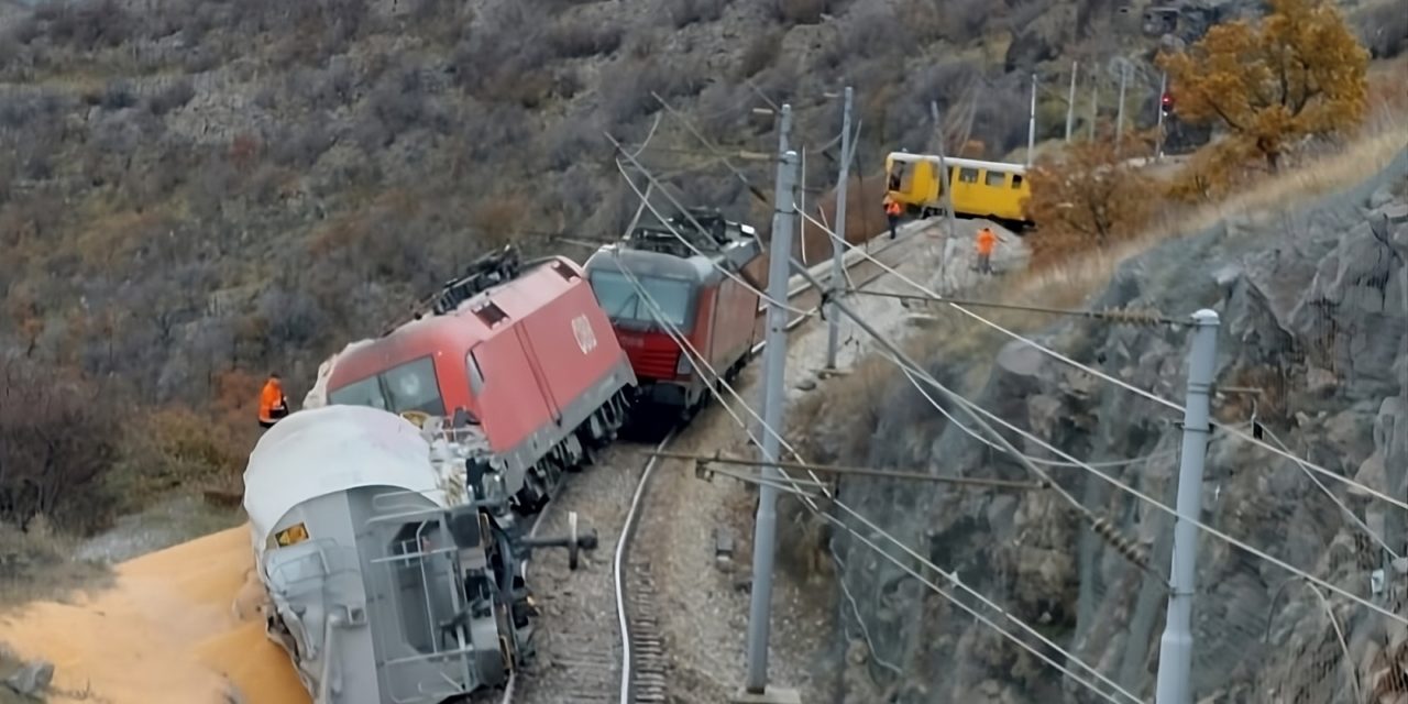 Incidente ferroviario nei pressi del porto di Fiume<h2 class='anw-subtitle'>Sfiorata la tragedia dopo la collisione fra un treno merci e un mezzo per la manutenzione</h2>