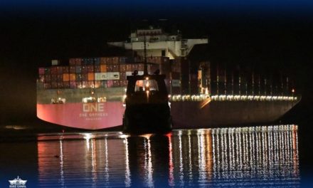 Canale di Suez ancora a rischio: avaria a una portacontainer<h2 class='anw-subtitle'>Trainata da quattro rimorchiatori la ONE Orpheus che aveva rotto il timone</h2>