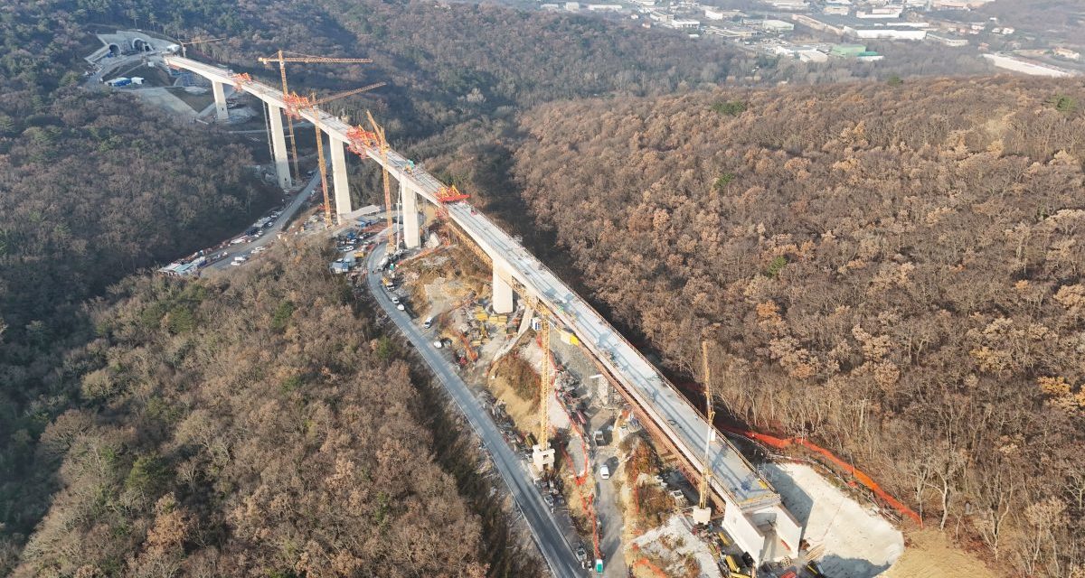 Raddoppio Capodistria-Divaccia: nuovo viadotto<h2 class='anw-subtitle'>Sta per essere completato anche uno dei tunnel principali dell'opera ferroviaria a servizio del porto</h2>