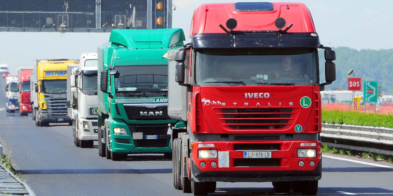 In Fvg mancano 200 camionisti: perse oltre 570 ditte di autotrasporto<h2 class='anw-subtitle'>Secondo un report dell’Ufficio studi della CGIA, entro 10 anni in pensione metà degli autisti: a rischio la consegna merci</h2>