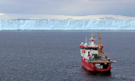 La Laura Bassi verso il Polo Sud<h2 class='anw-subtitle'>La rompighiaccio dell'Ogs di Trieste navigherà due mesi in Antartide</h2>