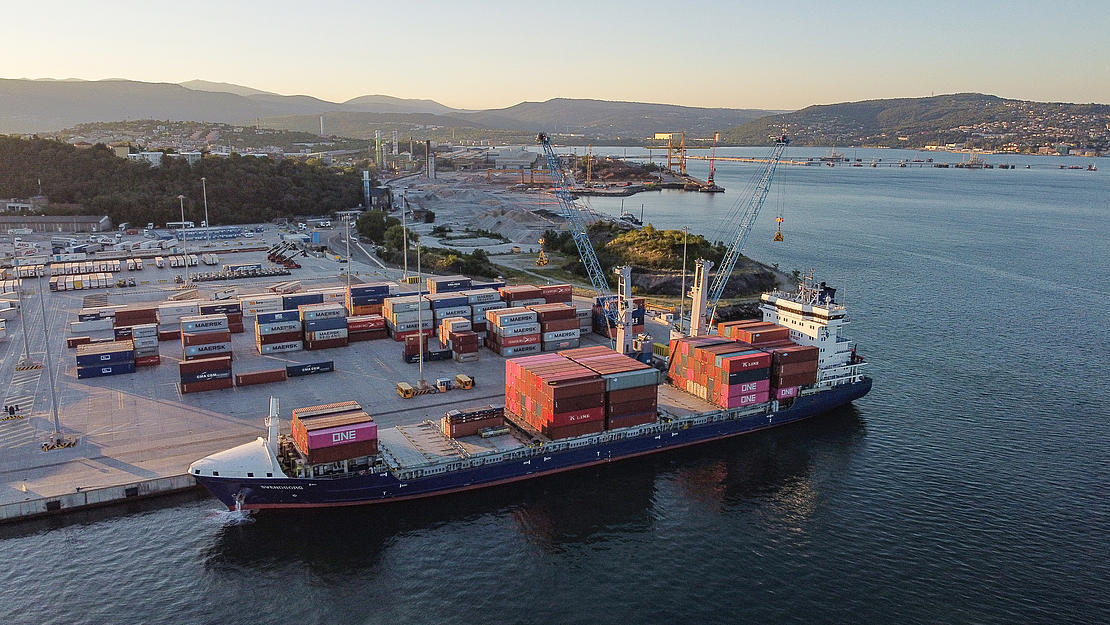 ONE esclude Trieste dal nuovo servizio feeder AIB<h2 class='anw-subtitle'>Iniziata ieri la rotazione che mantiene invece i porti di Capodistria e Venezia</h2>