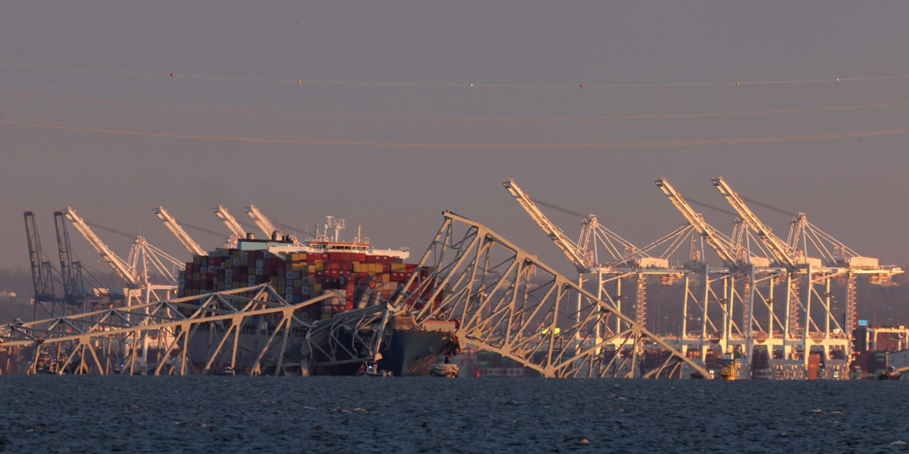 Portacontainer urta e fa crollare ponte a Baltimora<h2 class='anw-subtitle'>In corso di accertamento il numero delle vittime, calo in borsa per Maersk che aveva affittato la nave</h2>