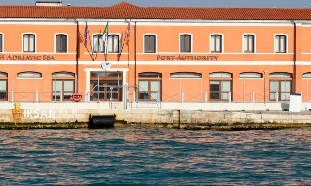 Porto di Venezia, sindacati dei dipendenti contro l’Authority