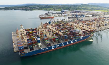 Per la prima volta a Capodistria una nave alimentata a GNL<h2 class='anw-subtitle'>Si tratta di una portacontainer di Cma Cgm, compagnia che vuole raggiungere la neutralità climatica entro il 2050</h2>