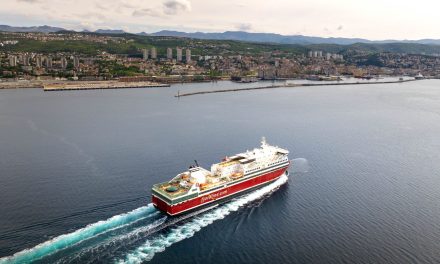 Ha raggiunto Fiume la più grande nave della storia di Jadrolinija<h2 class='anw-subtitle'>La "Dalmacija" è stata ormeggiata al cantiere Viktor Lenac. Farà servizio tra Bari e Ragusa (Dubrovnik)</h2>