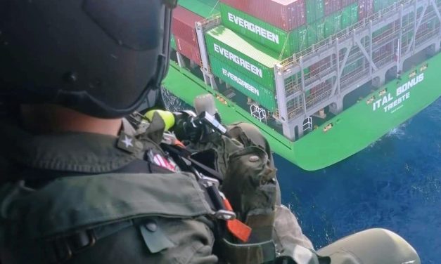 Esercitazione militare a bordo di una portacontainer di Italia Marittima<h2 class='anw-subtitle'>La compagnia con sede a Trieste e controllata da Evergreen ha messo a disposizione la “Ital Bonus”</h2>