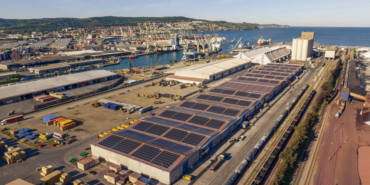 Al porto di Capodistria impianto fotovoltaico da record<h2 class='anw-subtitle'>Completata la costruzione di uno dei più grandi impianti solari della Slovenia (3,3 MW) sui tetti dei magazzini</h2>