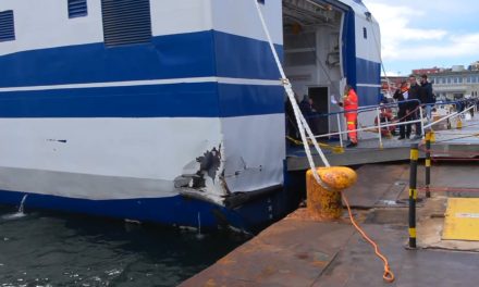 Traghetto urta banchina a Napoli<h2 class='anw-subtitle'>Una trentina di feriti nell'incidente stamattina per un'unità della Caremar proveniente da Capri</h2>