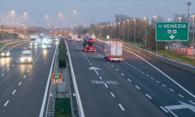 Tir in A4: sulla Milano-Venezia sono il doppio che sulla Torino-Milano<h2 class='anw-subtitle'>Il baricentro del sistema produttivo si è spostato a est: Veneto nel nuovo triangolo industriale</h2>