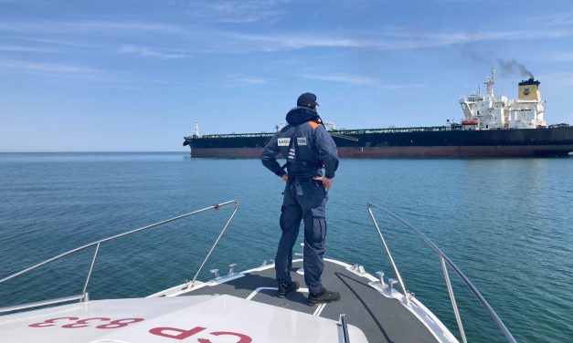 Venezia, Guardia costiera soccorre marittimo su nave in rada