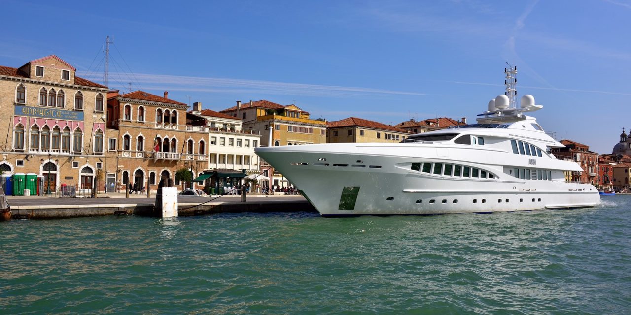 Megayacht a Venezia, Authority cerca rilancio con nuovo bando<h2 class='anw-subtitle'>Pubblicata procedura uso di pontili e specchi acquei in Riva San Biagio, Punta della Dogana, le Zattere e il Pontile dei Marani</h2>