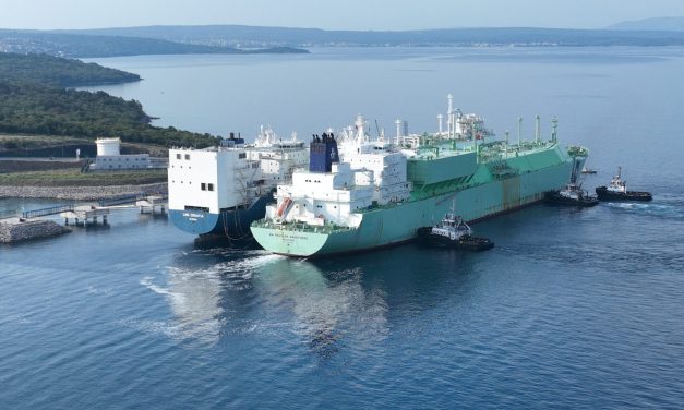 Gas terminal on Krk: LNG Croatia signs financing deal<h2 class='anw-subtitle'>The €51.1 million project will raise regasification capacity to 6.1 billion cubic meters per year</h2>