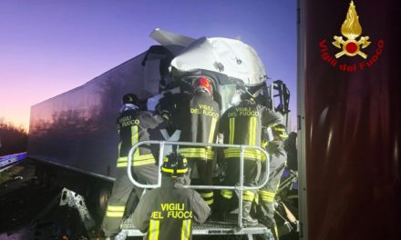 Incidente in A4 tra mezzi pesanti: morti due camionisti<h2 class='anw-subtitle'>L'impatto è avvenuto mentre si stava risolvendo un precedente sinistro tra due furgoni nel tratto San Stino-Portogruaro</h2>