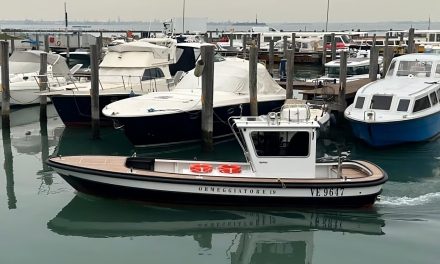 Al porto di Venezia nuova barca per gli ormeggiatori<h2 class='anw-subtitle'>Continuano gli investimenti in tecnologia e innovazione, «nonostante le difficoltà del momento»</h2>