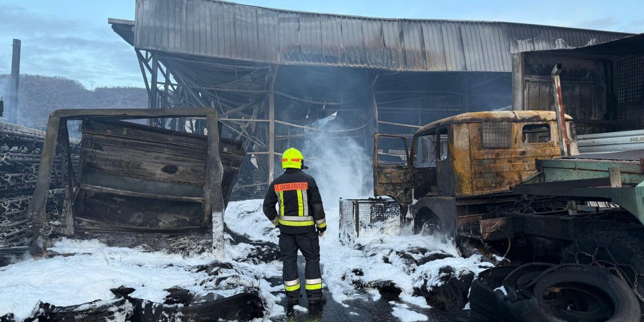 Incendio Fercam Bolzano: nessun ferito e attività in ripresa<h2 class='anw-subtitle'>L'azienda altoatesina ha comunicato che l'area è stata messa in sicurezza, registrando danni su almeno 10 camion</h2>