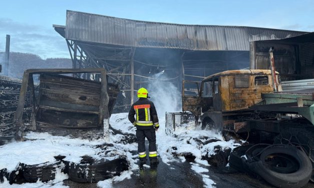 Incendio Fercam Bolzano: nessun ferito e attività in ripresa<h2 class='anw-subtitle'>L'azienda altoatesina ha comunicato che l'area è stata messa in sicurezza, registrando danni su almeno 10 camion</h2>