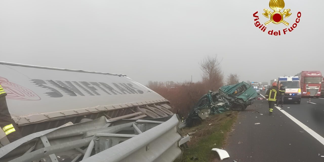 A4 Trieste-Venezia: ennesimo incidente mortale<h2 class='anw-subtitle'>Anche in questo caso è stato coinvolto un mezzo pesante, che ha urtato un furgone fermo per un guasto</h2>