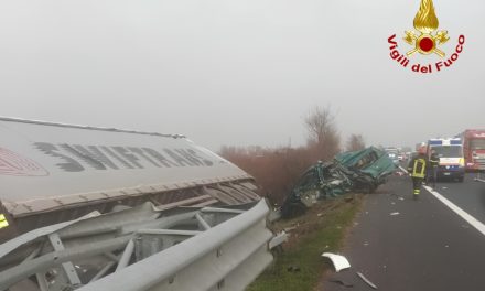 A4 Trieste-Venezia: ennesimo incidente mortale<h2 class='anw-subtitle'>Anche in questo caso è stato coinvolto un mezzo pesante, che ha urtato un furgone fermo per un guasto</h2>